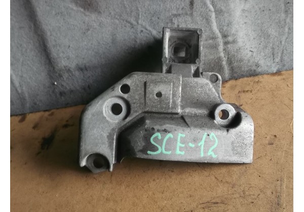  Кронштейн опори двигуна правий Renault, Scenic, Megane, Clio 2, Kangoo, 8200196206